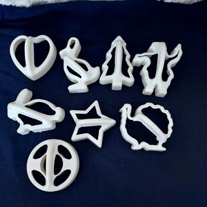 Holiday Themed White Plastic Cookie Cutters With Handles 8 in lot